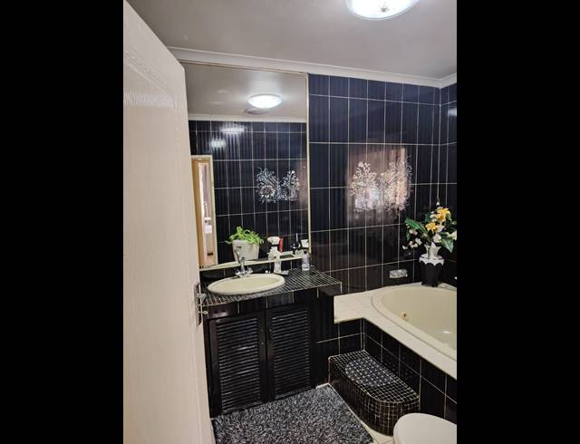7 BEDROOM HOUSE FOR SALE IN RESERVOIR HILLS
